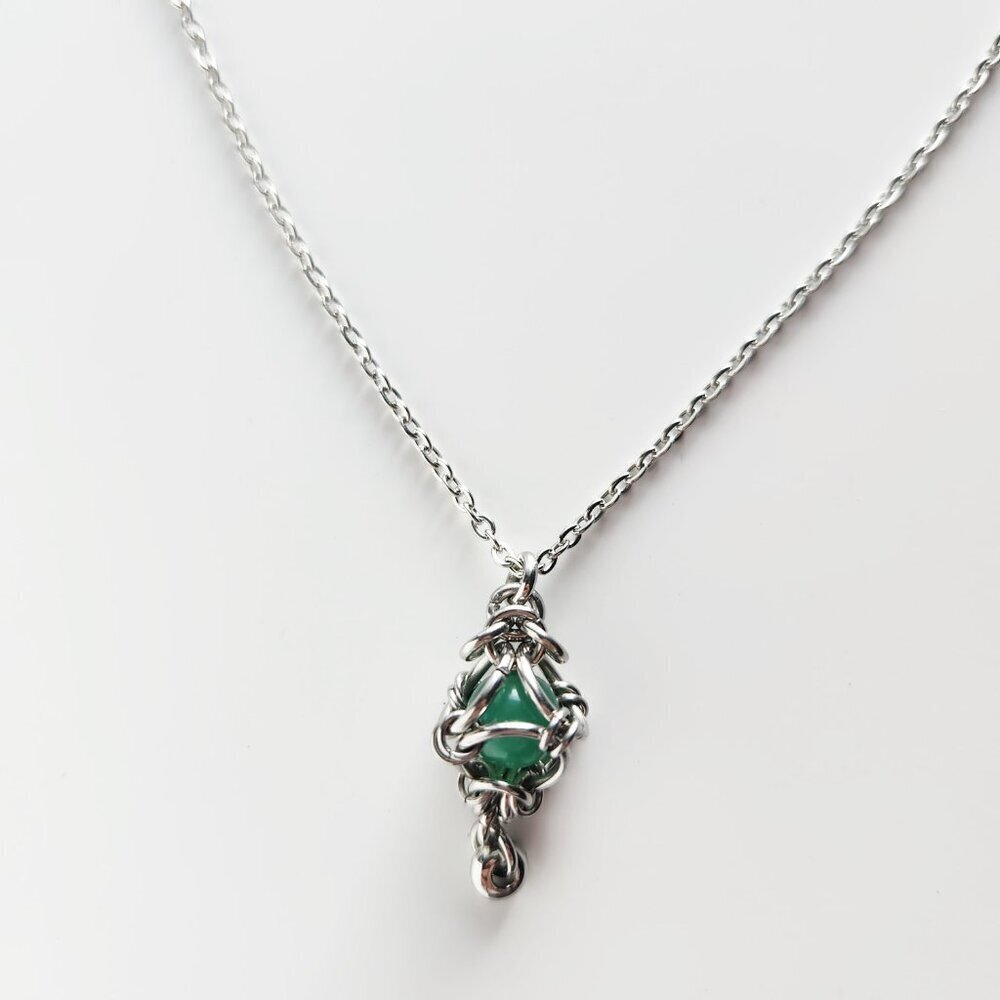 Antique classic vintage style green pearl necklace with a small silver chain - Picture 5 of 8